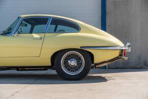 Image 14/78 de Jaguar E-Type (1969)
