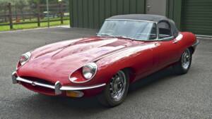 Image 12/49 de Jaguar E-Type (1970)
