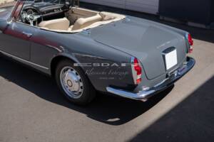 Image 14/31 of Alfa Romeo 2600 Spider (1963)