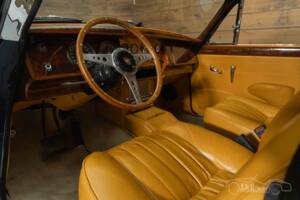 Image 18/19 of Jaguar Mk II 3.8 (1962)