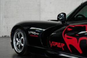 Image 18/50 of Dodge Viper GTS (2005)