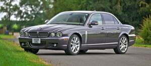 Image 2/50 de Jaguar XJ 8 4.2 (2009)