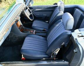 Immagine 34/50 di Mercedes-Benz 380 SL (1980)