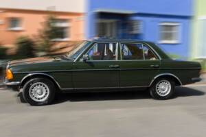 Bild 2/18 von Mercedes-Benz 200 (1983)