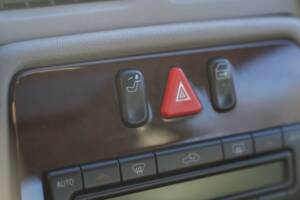 Image 46/50 of Mercedes-Benz CLK 200 (1997)