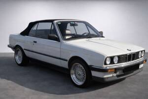 Image 3/29 of BMW 320i (1988)