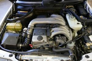 Image 23/33 of Mercedes-Benz E 300 Diesel (1994)