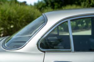 Image 29/50 of Jaguar XJ 6 4.2 (1970)