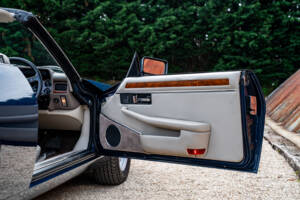 Image 25/38 de Jaguar XJS 4.0 (1995)