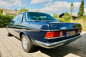 Bild 43/99 von Mercedes-Benz 230 CE (1983)