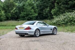 Image 28/40 of Mercedes-Benz SL 55 AMG (2002)