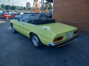 Immagine 2/20 di Alfa Romeo 1600 Spider (1973)