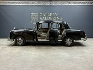 Image 7/50 of Mercedes-Benz 220 S (1955)
