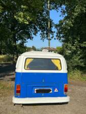 Image 4/20 of Volkswagen T2b Kombi (1974)