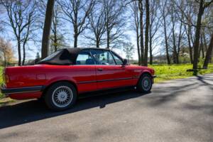 Image 7/8 of BMW 320i (1990)
