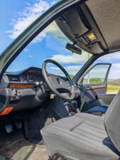 Bild 30/37 von Mercedes-Benz 200 E (1989)