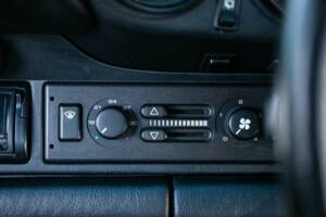 Image 37/38 of Porsche 911 Carrera 4 (1990)