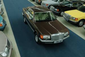 Bild 1/50 von Mercedes-Benz 380 SE (1984)