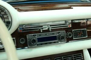 Bild 21/50 von Mercedes-Benz 280 SE 3,5 (1971)