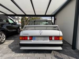Immagine 4/49 di Mercedes-Benz 190 E (1990)