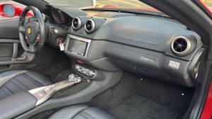 Image 30/45 of Ferrari California (2009)