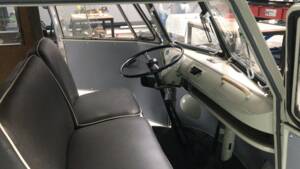 Image 14/23 of Volkswagen T1 minibus (1964)