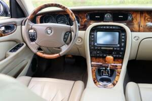 Imagen 17/50 de Jaguar XJ 8 4.2 (2006)