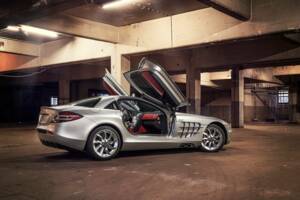 Image 23/61 of Mercedes-Benz SLR McLaren (2004)