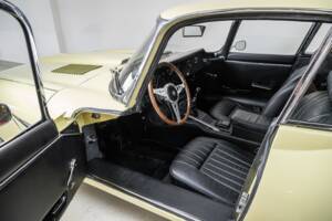 Imagen 11/40 de Jaguar E-Type (2+2) (1970)