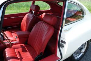 Image 2/39 de Jaguar XK-E (2+2) (1970)