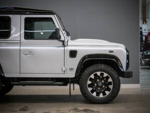 Bild 13/36 von Land Rover Defender 90 Works V8 &quot;70th Edition&quot; (2015)