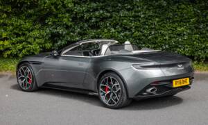 Image 3/39 of Aston Martin DB 11 Volante (2018)