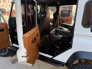 Afbeelding 2/73 van Land Rover Defender 110 (2005)