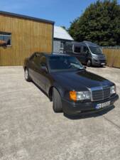 Image 10/23 of Mercedes-Benz 500 E (1992)