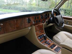 Immagine 11/20 di Bentley Brooklands R (1997)