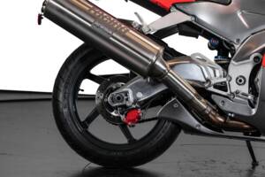Image 12/32 of Aprilia RSV 1000 R (1999)