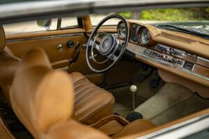 Obraz 7/10 pojazdu Mercedes-Benz 250 SE (1967)