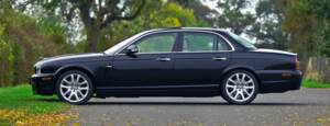 Image 14/50 of Jaguar XJ 8 4.2 (2008)