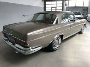 Image 6/38 de Mercedes-Benz 280 SE (1967)