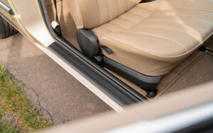 Image 48/80 of BMW 320i (1983)