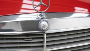 Image 13/15 of Mercedes-Benz 300 TD (1980)
