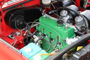 Image 29/50 of MG MGB GT (1974)