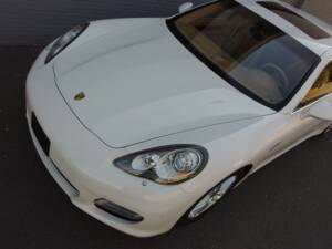 Bild 12/99 von Porsche Panamera Turbo (2009)