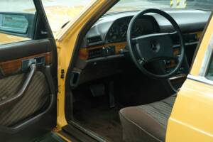 Bild 25/50 von Mercedes-Benz 280 SE (1981)
