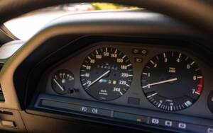 Immagine 26/33 di BMW 318i (1991)
