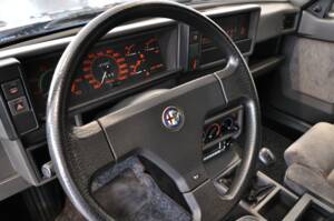 Image 17/34 de Alfa Romeo 75 2.0 Twin Spark (1987)