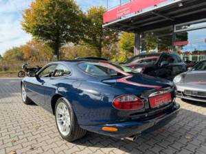 Image 3/35 of Jaguar XK8 4.0 (2002)
