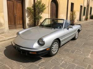 Image 1/8 de Alfa Romeo 2.0 Spider (1987)