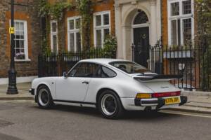 Image 8/33 of Porsche 911 Carrera 3.2 (1988)