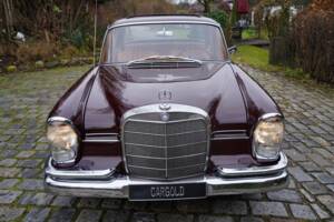 Image 14/18 of Mercedes-Benz 300 SE (1964)